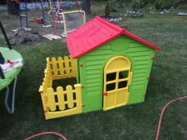 Детский игровой домик 10839 с забором